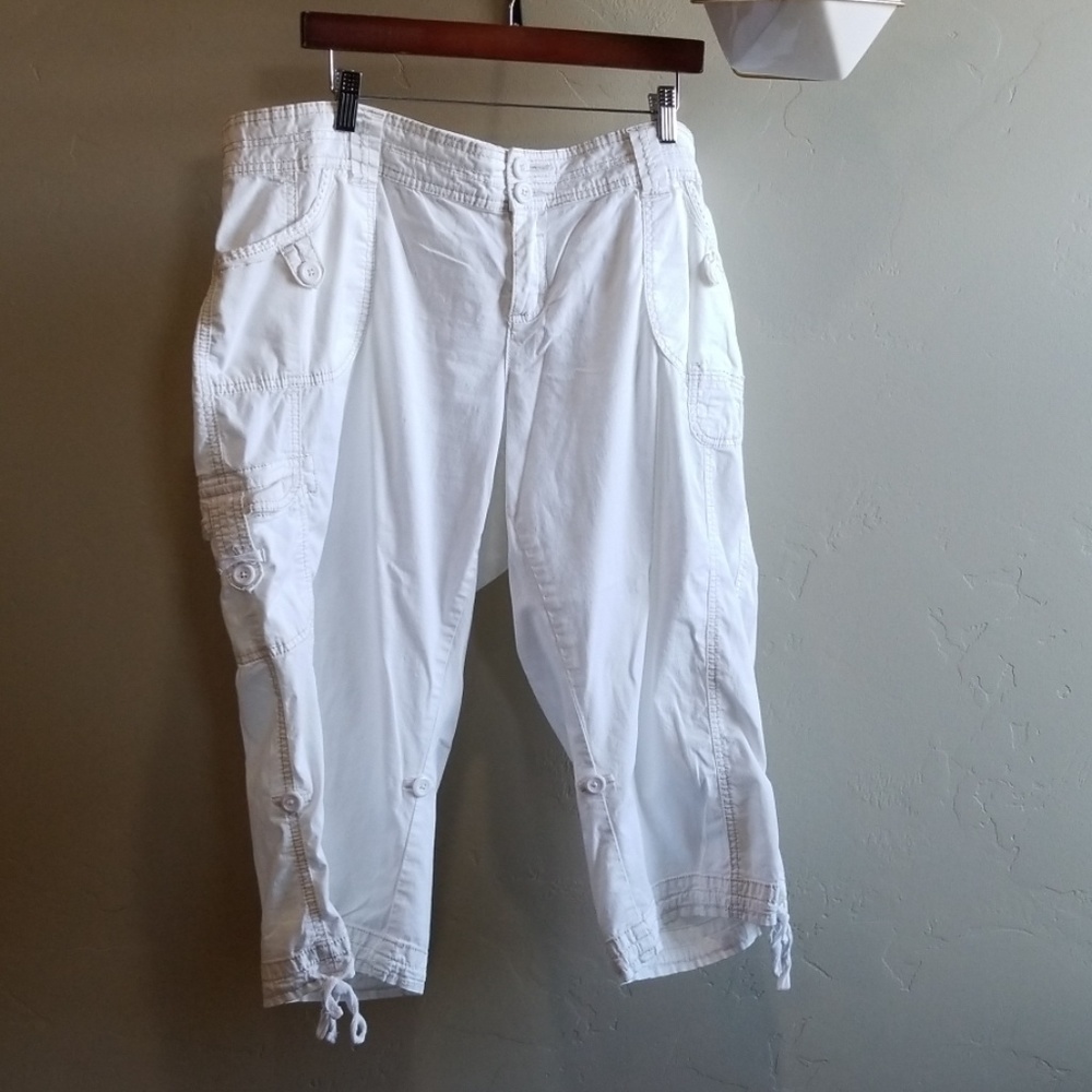 White long short/capri pants